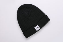 Laden Sie das Bild in den Galerie-Viewer, Thinsulate Beanie Happy black