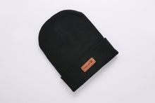 Laden Sie das Bild in den Galerie-Viewer, Cuffed Beanie Made with Love black