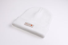 Laden Sie das Bild in den Galerie-Viewer, Cuffed Beanie Made with Love white