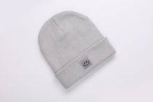 Laden Sie das Bild in den Galerie-Viewer, Cuffed Beanie Happy light grey