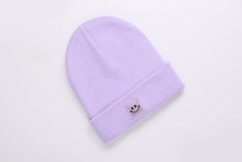 Laden Sie das Bild in den Galerie-Viewer, Cuffed Beanie Happy lavendel