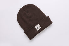 Laden Sie das Bild in den Galerie-Viewer, Cuffed Beanie Happy brown