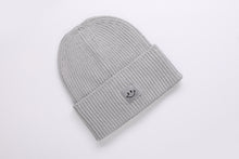 Laden Sie das Bild in den Galerie-Viewer, Oversized Strickoptik Beanie Happy grey