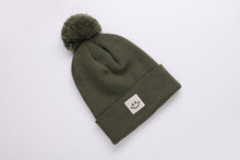 Laden Sie das Bild in den Galerie-Viewer, Bommel Beanie Happy khaki