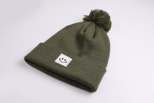Laden Sie das Bild in den Galerie-Viewer, Bommel Beanie Happy khaki