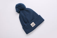 Laden Sie das Bild in den Galerie-Viewer, Bommel Beanie Happy petrol