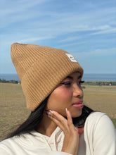 Laden Sie das Bild in den Galerie-Viewer, Oversized Strickoptik Beanie Happy biscuit