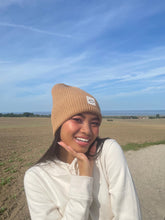 Laden Sie das Bild in den Galerie-Viewer, Oversized Strickoptik Beanie Happy biscuit