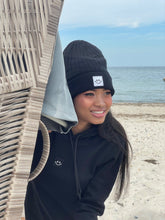 Laden Sie das Bild in den Galerie-Viewer, Thinsulate Beanie Happy black