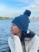 Laden Sie das Bild in den Galerie-Viewer, Bommel Beanie Happy petrol