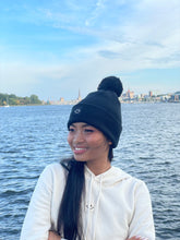 Laden Sie das Bild in den Galerie-Viewer, Bommel Beanie Happy black