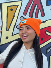 Laden Sie das Bild in den Galerie-Viewer, Cuffed Beanie Crazy orange
