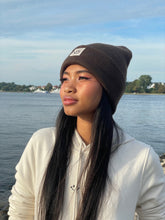 Laden Sie das Bild in den Galerie-Viewer, Cuffed Beanie Happy brown