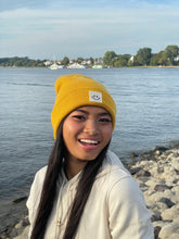 Laden Sie das Bild in den Galerie-Viewer, Cuffed Beanie Happy mustard