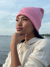 Laden Sie das Bild in den Galerie-Viewer, Cuffed Beanie Happy pink