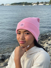 Laden Sie das Bild in den Galerie-Viewer, Cuffed Beanie Happy pink