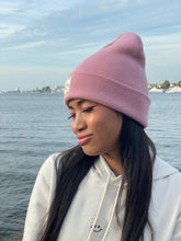Laden Sie das Bild in den Galerie-Viewer, Cuffed Beanie Happy rosa