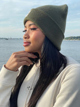 Laden Sie das Bild in den Galerie-Viewer, Cuffed Beanie Happy khaki