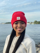 Laden Sie das Bild in den Galerie-Viewer, Cuffed Beanie Happy red