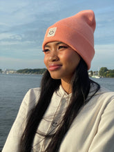 Laden Sie das Bild in den Galerie-Viewer, Cuffed Beanie Happy blush