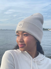 Laden Sie das Bild in den Galerie-Viewer, Cuffed Beanie Happy off white