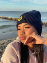 Laden Sie das Bild in den Galerie-Viewer, Patch Beanie Happy gold oxford