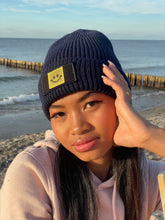 Laden Sie das Bild in den Galerie-Viewer, Patch Beanie Happy gold oxford