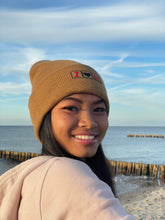 Laden Sie das Bild in den Galerie-Viewer, Cuffed Beanie I love you caramel