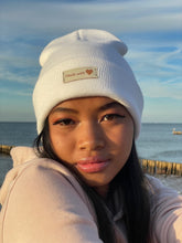 Laden Sie das Bild in den Galerie-Viewer, Cuffed Beanie Made with Love white