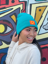 Laden Sie das Bild in den Galerie-Viewer, Cuffed Beanie Crazy emerald